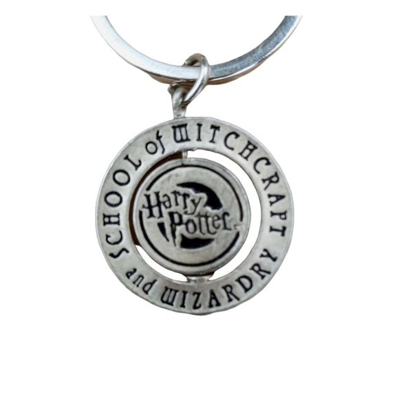 Harry Potter Hogwarts Vintage Keychain Pendant Spinner Wizard Spin Double Sided - Picture 5 of 6